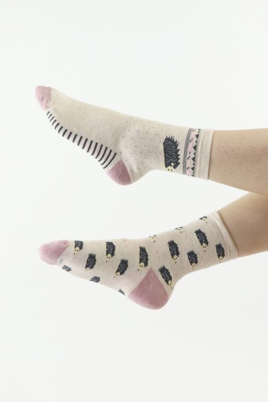 Hravé ponožky 906 béžové s ježky - Dámské oblečení doplňky ponožky