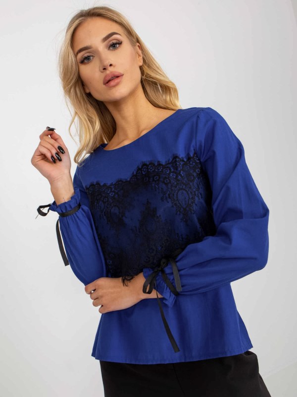 Kobaltově modrá společenská halenka s krajkovou vsadkou - Dámské oblečení košile a halenky