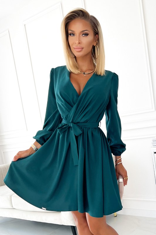 BINDY - Velmi žensky působící dámské šaty v lahvově zelené barvě s dekoltem 339-2