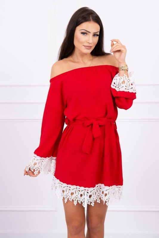 Šaty s krajkou vázané v pase červené - Dámské oblečení šaty