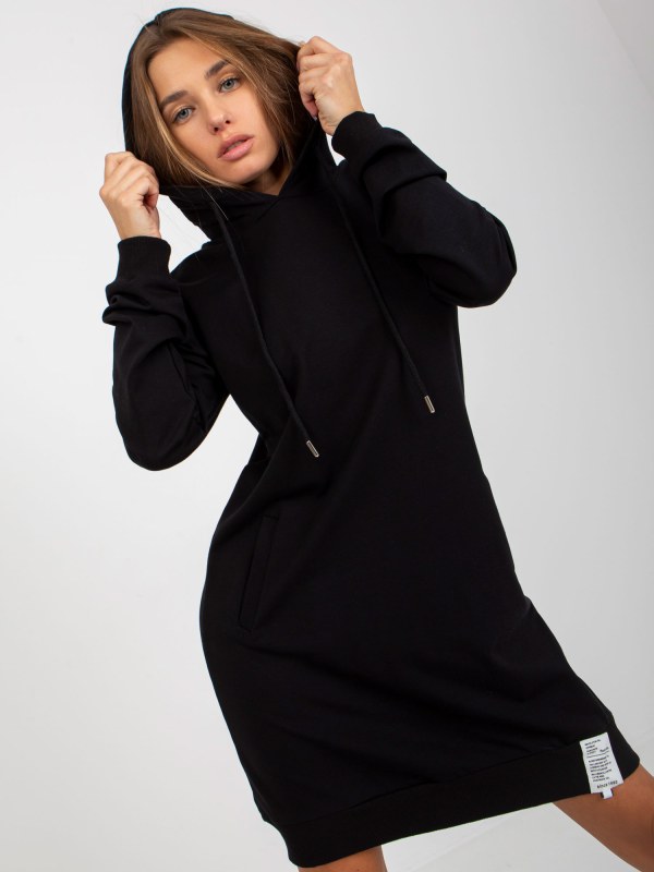 Základní mikinové šaty s kapucí v černé barvě - Dámské oblečení šaty