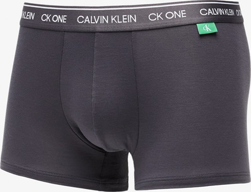 Pánské boxerky CK ONE NB2327E - C4A - Světle šedá - Calvin Klein - Pánské oblečení spodní prádlo boxerky