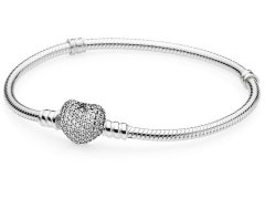 Pandora Stříbrný náramek s třpytícím srdcem 590727CZ 19 cm