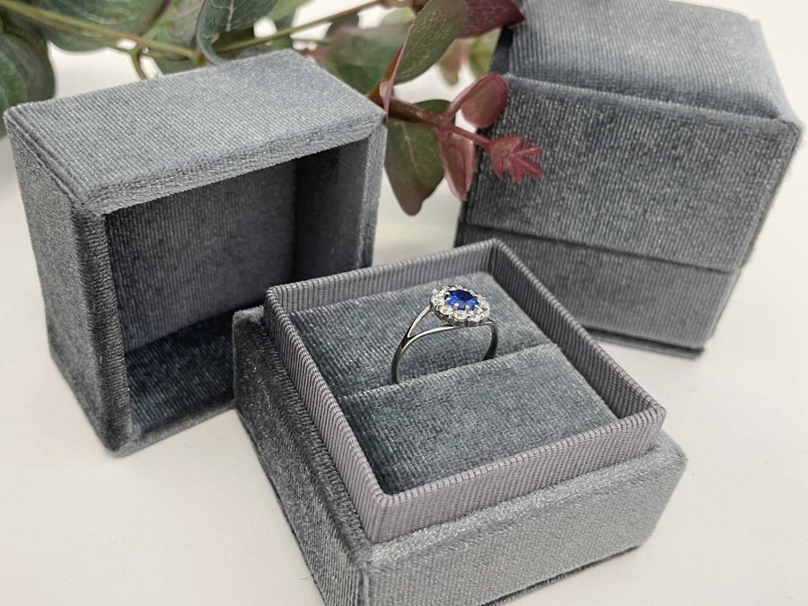 JK Box Sametová dárková krabička na prsten CA-2/A3 - Dárkové krabičky na šperky Krabičky na šperky Krabičky na šperky - malé