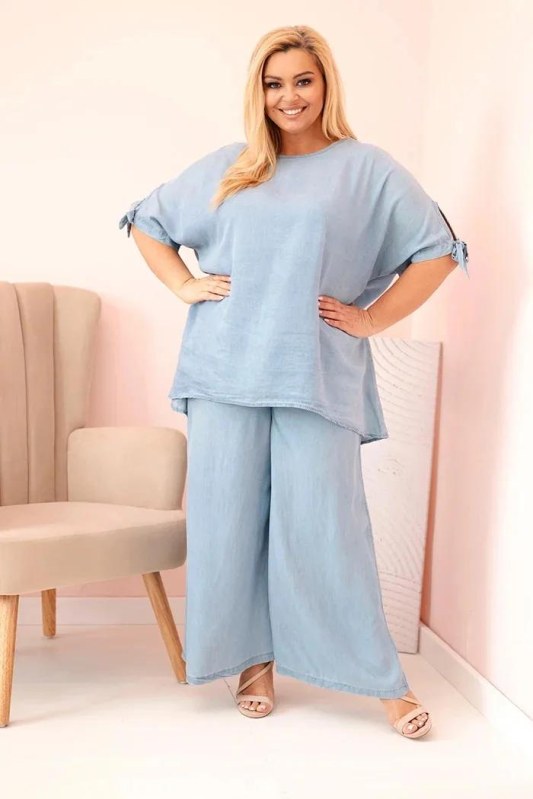 Dámská souprava Plus Size z&nbsp;tencelu, halenka s&nbsp;vázáním a&nbsp;široké kalhoty světlý džínový - Dámské oblečení Ženy kalhoty
