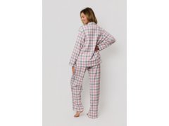 Stella si rozepnula pyžamo. 3