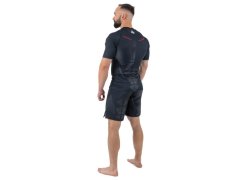 Kompresní tričko „Snake“ Rashguard je vyrobeno z materiálu DBX MORE DRY M 7