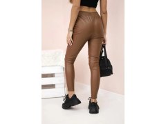 Dámské kalhoty z&nbsp;eko kůže s&nbsp;vázáním a&nbsp;rozparkem na nohavici hnědé 2
