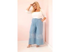 Dámské kalhoty Plus Size se širokými nohavicemi a&nbsp;etnickou výšivkou světle džínové 1