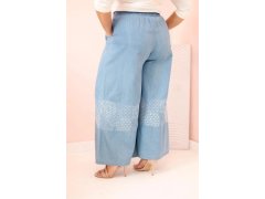 Dámské kalhoty Plus Size se širokými nohavicemi a&nbsp;etnickou výšivkou světle džínové 2
