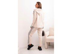 Dámská souprava s&nbsp;viskózou, lampasem a&nbsp;sportovním sakem béžová 2