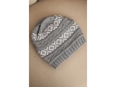Dámská zimní čepice s vzorem a vlnou K425 šedá 2