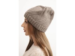 Dámská zimní čepice s&nbsp;vlnou volného střihu K442 cappuccino 1