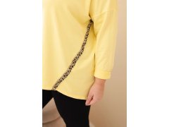 Dámská blůza Plus Size bavlněná s&nbsp;ohrnovacími rukávy a&nbsp;lampasem v&nbsp;leopardím vzoru žlutý 3