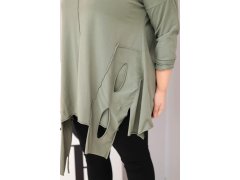 Dámská bavlněná blůza Plus Size s&nbsp;asymetrickým spodním lemem a&nbsp;výřezy khaki 3