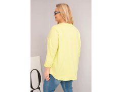 Dámská bavlněná blůza Plus Size s&nbsp;hlubokým V výstřihem a&nbsp;asymetrickým spodním lemem žlutá neon 2