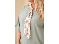 Dámská viskózová halenka Plus Size s krátkým rukávem a ozdobným šátkem khaki 3