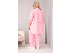 Dámská mušelínová souprava Plus size s&nbsp;košilí zapínanou na knoflíky a&nbsp;s&nbsp;kalhotami se širokou nohavicí bonbónová růžová 2