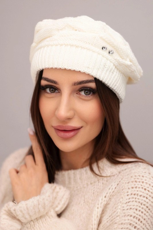 Dámská zimní vlněná čepice se zdobnými krystaly K399 ecru