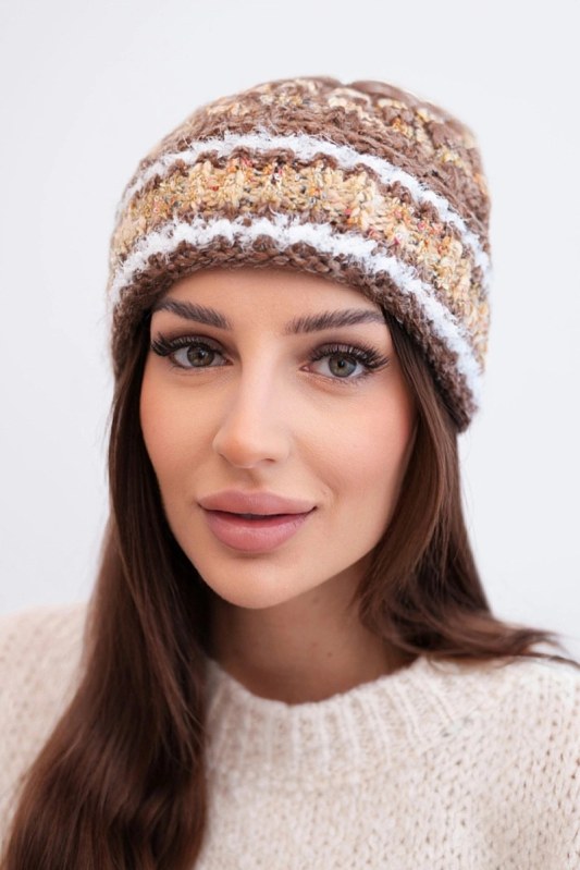 Dámská zimní čepice s barevným vláknem a elastickým stahováním K352 cappuccino