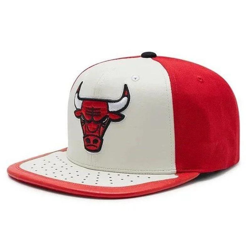 Mitchell & Ness NBA Day One Snapback Bulls 6HSSMM19224-CBUWHRD Mitchell & Ness NBA Day One Snapback Bulls 6HSSMM19224-CBUWHRD - Dámské oblečení doplňky Klobouky a kšiltovky
