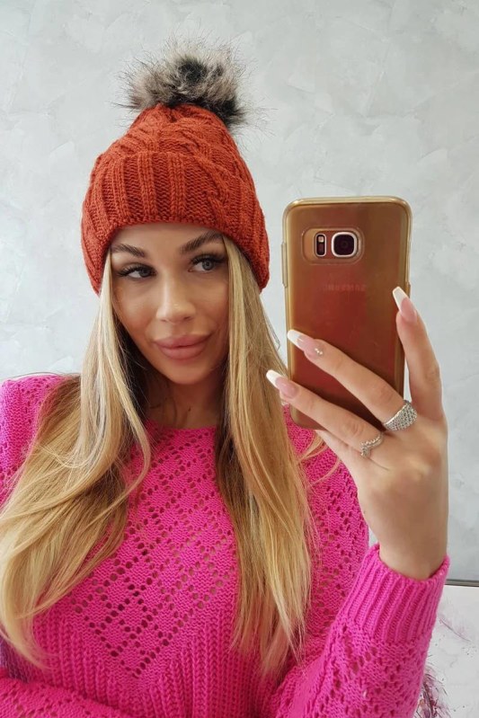 Fleecová kostkovaná čepice K226 červená