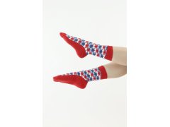 Veselé ponožky 76 červené puzzle