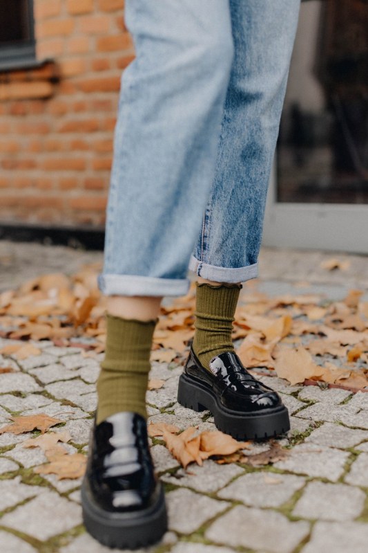 Netlačící dámské žebrované ponožky W.994 - Dámské oblečení doplňky ponožky