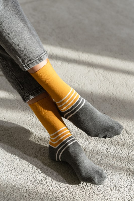 Dvoubarevné ponožky 078-172 Mustard - Více - ponožky