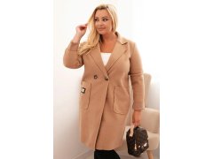 Dámský elegantní kabát Plus Size s&nbsp;límcem a&nbsp;velkými kapsami camelový