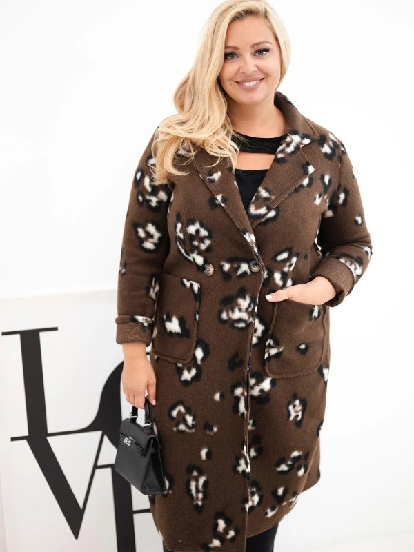 Dámský elegantní kabát Plus Size s&nbsp;klopami leopardí hnědý - Dámské oblečení kabáty