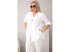 Dámský mušelínový komplet Plus Size s&nbsp;košilí zapínanou na knoflíky a&nbsp;kalhotami se širokými nohavicemi bílý