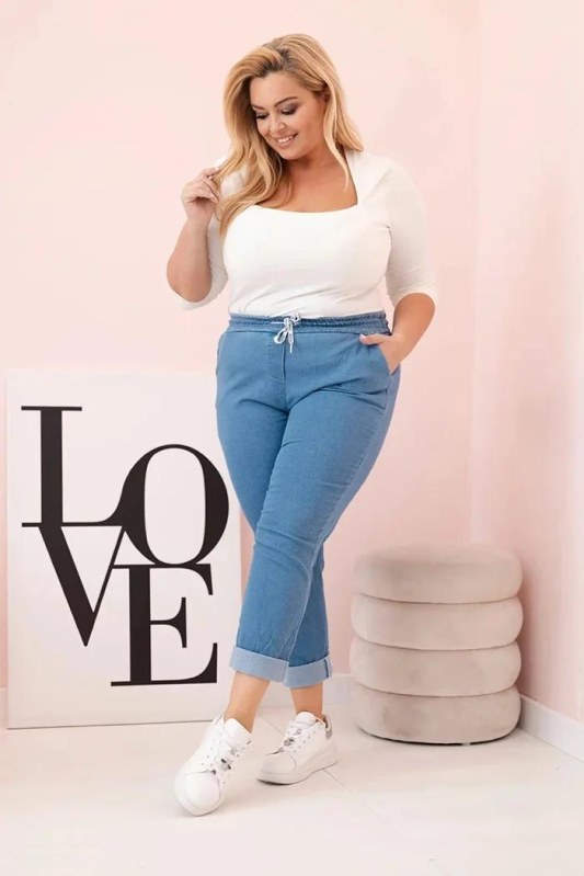 Dámské bavlněné kalhoty Plus Size s&nbsp;elastickým pasem a&nbsp;zavazováním světlý denim - Dámské oblečení kalhoty