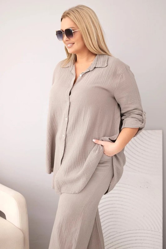 Dámský mušelínový komplet Plus Size s&nbsp;košilí zapínanou na knoflíky a&nbsp;kalhotami se širokými nohavicemi fango - Dámské oblečení kalhoty