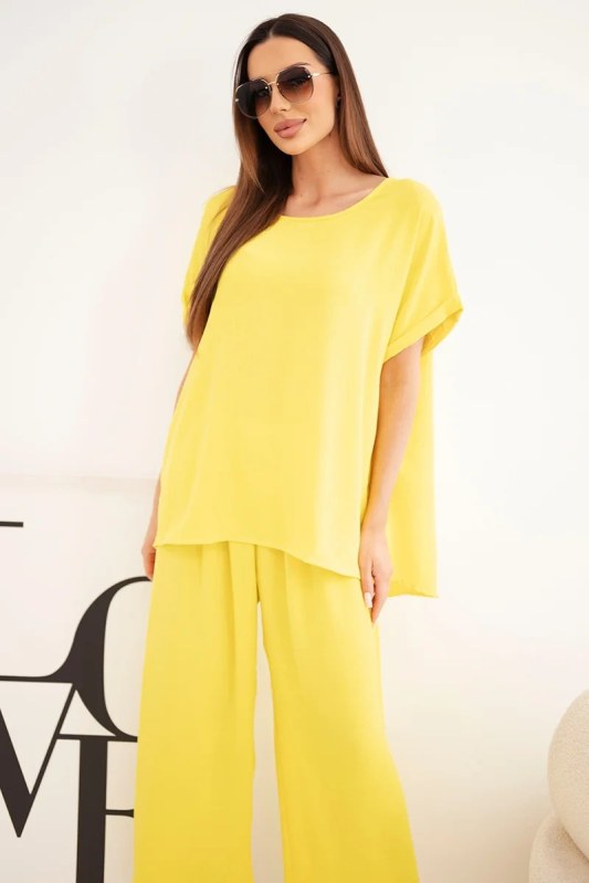 Dámský komplet Plus Size halenka a kalhoty se širokou nohavicí žlutý