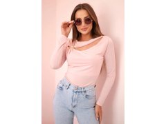 Dámská halenka s volánky a ozdobnou přezkou pudrově růžová
