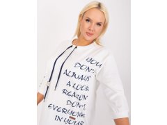 Bavlněná halenka ecru plus size s nápisy