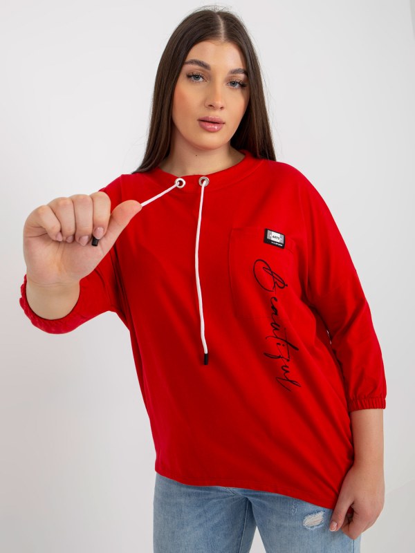 Červená asymetrická plus size halenka s nápisem - Dámské oblečení košile a halenky