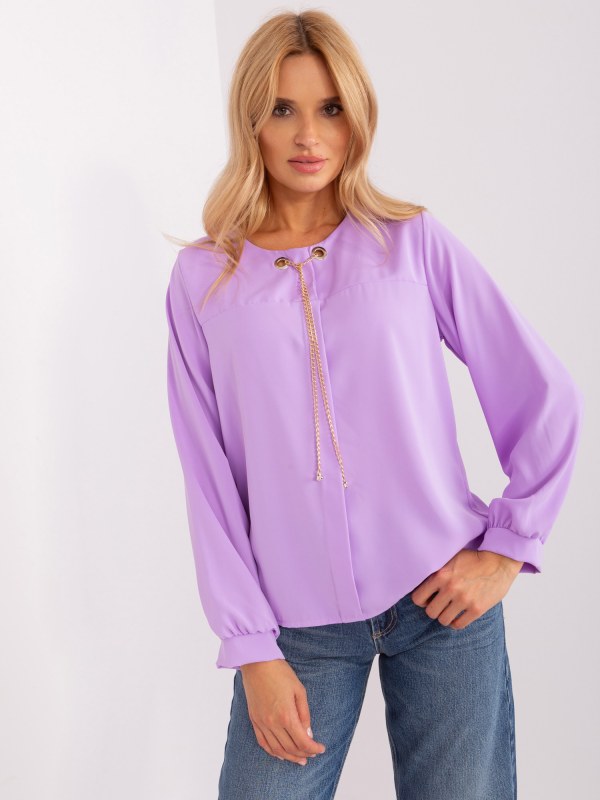 Světle fialová volná společenská halenka s řetízkem - Dámské oblečení košile a halenky