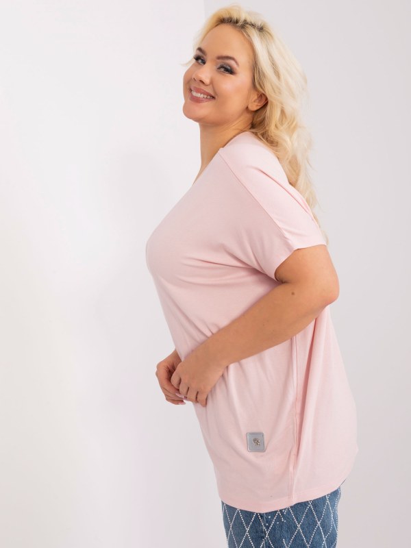 Světle růžová jednobarevná halenka plus size s nášivkou - Dámské oblečení košile a halenky