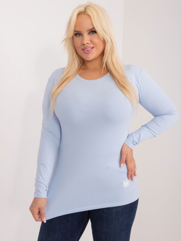 Světle modrá jednobarevná halenka plus size s nášivkou - Dámské oblečení košile a halenky