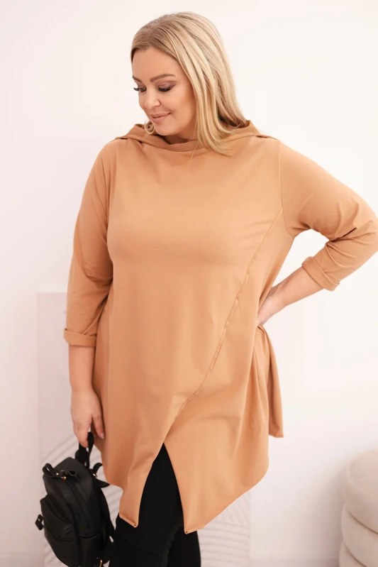Dámská bavlněná blůza Plus Size asymetrická s ohrnutým rukávem jasně camelová