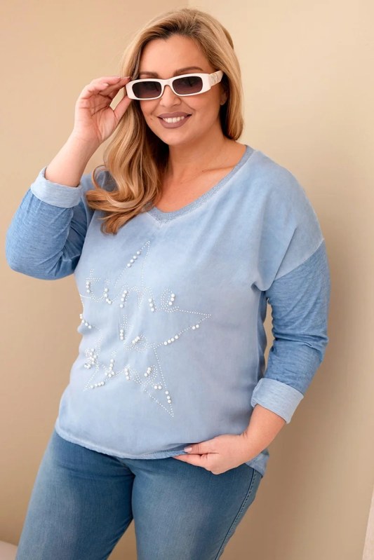 Dámská blůza Plus Size s nápisem a perličkami v modré barvě jeansová