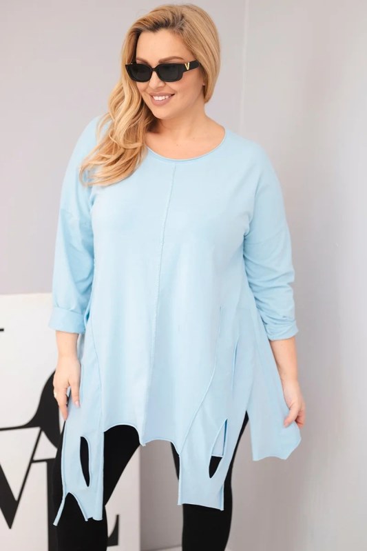 Dámská bavlněná blůza Plus Size s asymetrickým lemem a výřezy modrá