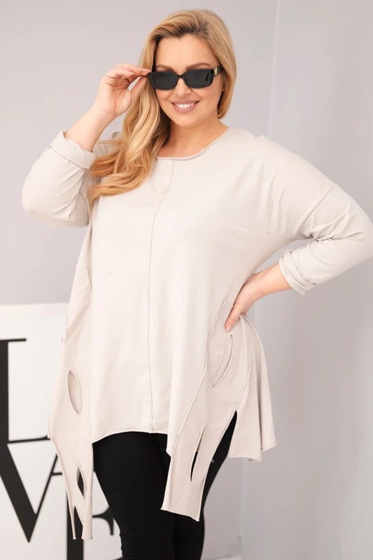 Dámská bavlněná blůza Plus Size s asymetrickým spodním lemem a výřezy béžová