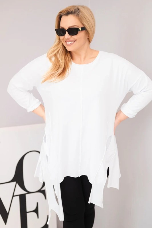 Dámská bavlněná blůza Plus Size s asymetrickým spodním lemem a výřezy bílá