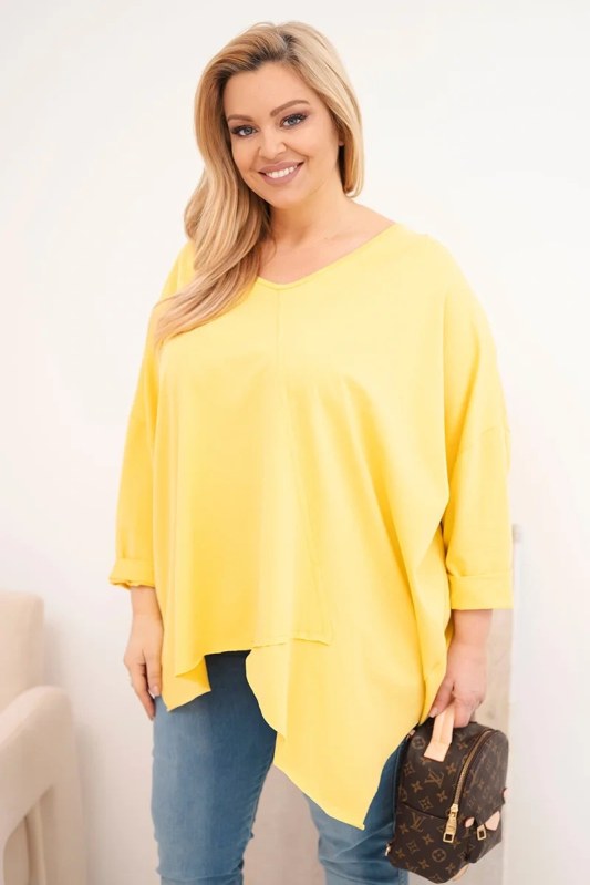 Dámská bavlněná blůza Plus Size s asymetrickým spodním lemem a výstřihem do V žlutá