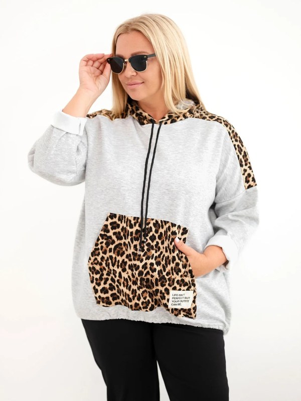 Dámská mikina Plus Size z viskózy s kapucí a leopardími detaily šedá
