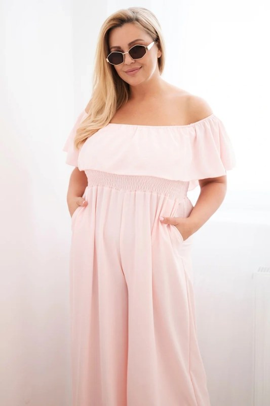 Dámský overal Plus Size s volánem a krátkým rukávem pudrově růžová