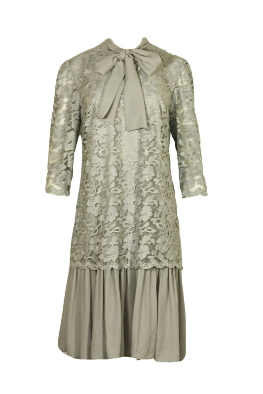 Dámské krajkované šaty s vázačkou a volánem - 0220M18 Glam - Dámské oblečení šaty